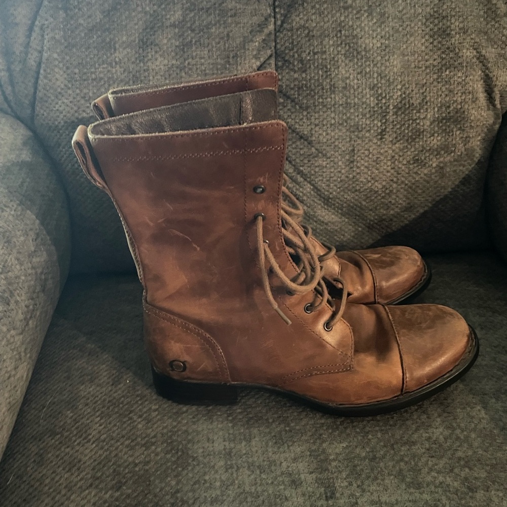 Born women’s leather over the ankle lace up combat boot size 8